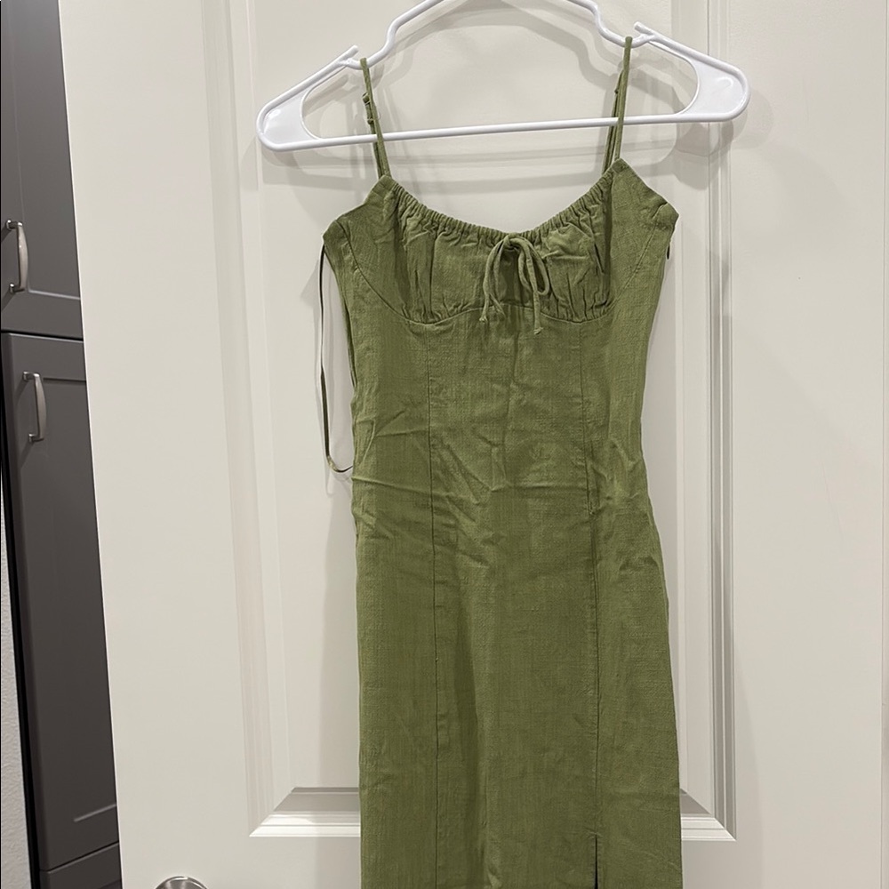 Elegant Green Spaghetti Strap Dress